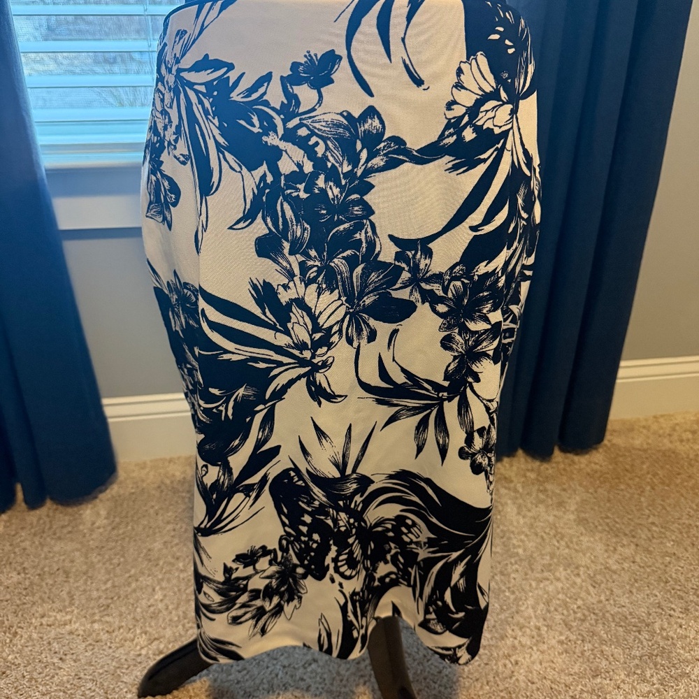 White House Black Market Size 10 Skirt